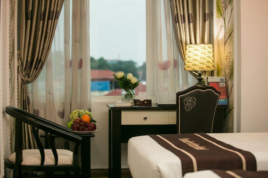 Suite Giường King Hướng Phố (King Size City View) - Khách sạn Hà Nội Emotion