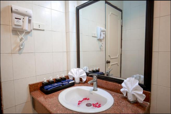 Phòng Deluxe - Khách sạn Hòa Bình Hà Nội