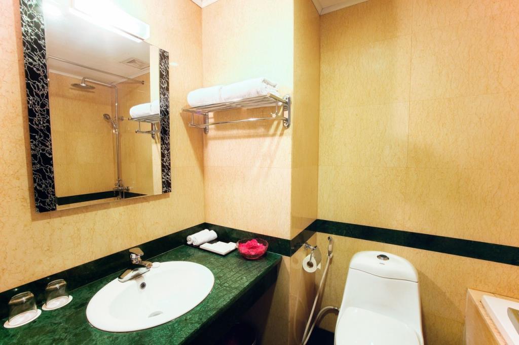 Deluxe Giường Đôi Hướng Phố - Khách Sạn Eden - Đoàn Trần Nghiệp