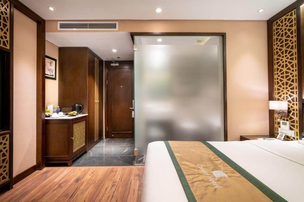 Phòng Standard - Khách sạn Conifer Grand