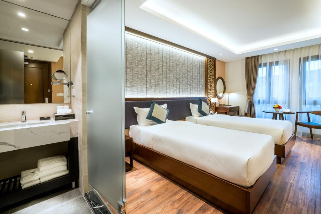 Phòng Deluxe - Khách sạn Conifer Grand