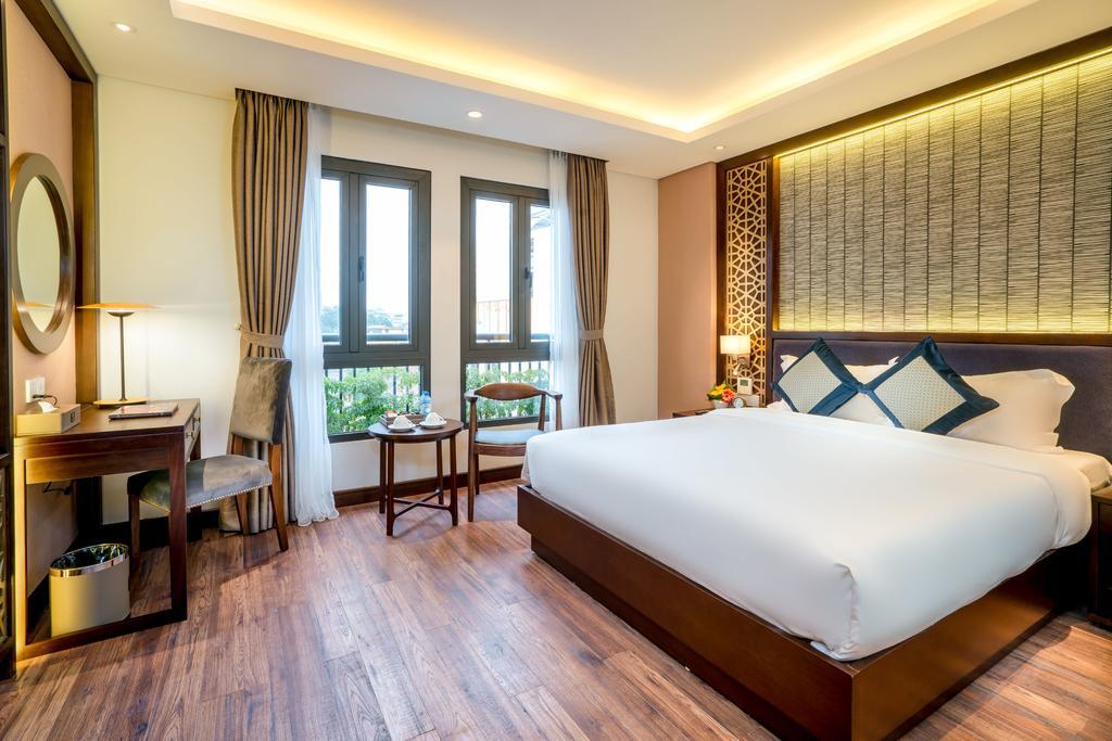 Phòng Suite - Khách sạn Conifer Grand