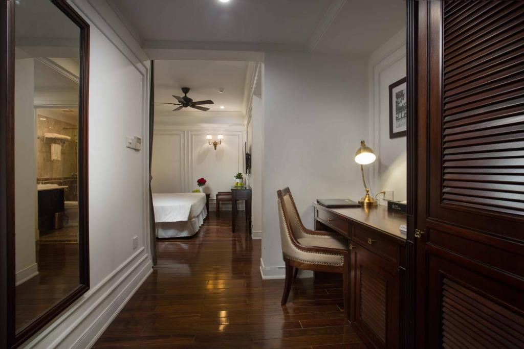 Phòng Superior giường đôi/ 2 giường đôi cửa sổ giếng trời - Hotel Du Monde