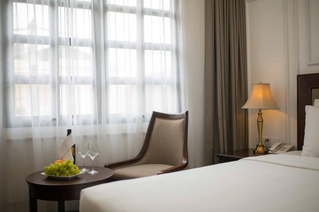 Phòng Deluxe giường đôi/2 giường đơn hướng phố - Hotel Du Monde