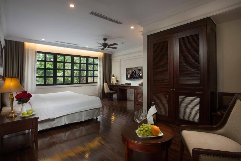 Phòng Suite giường đôi/ 2 giường đơn hướng phố - Hotel Du Monde