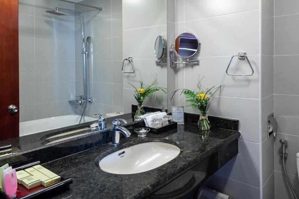 Deluxe Double/ Twin - Khách Sạn Flower Garden Hanoi