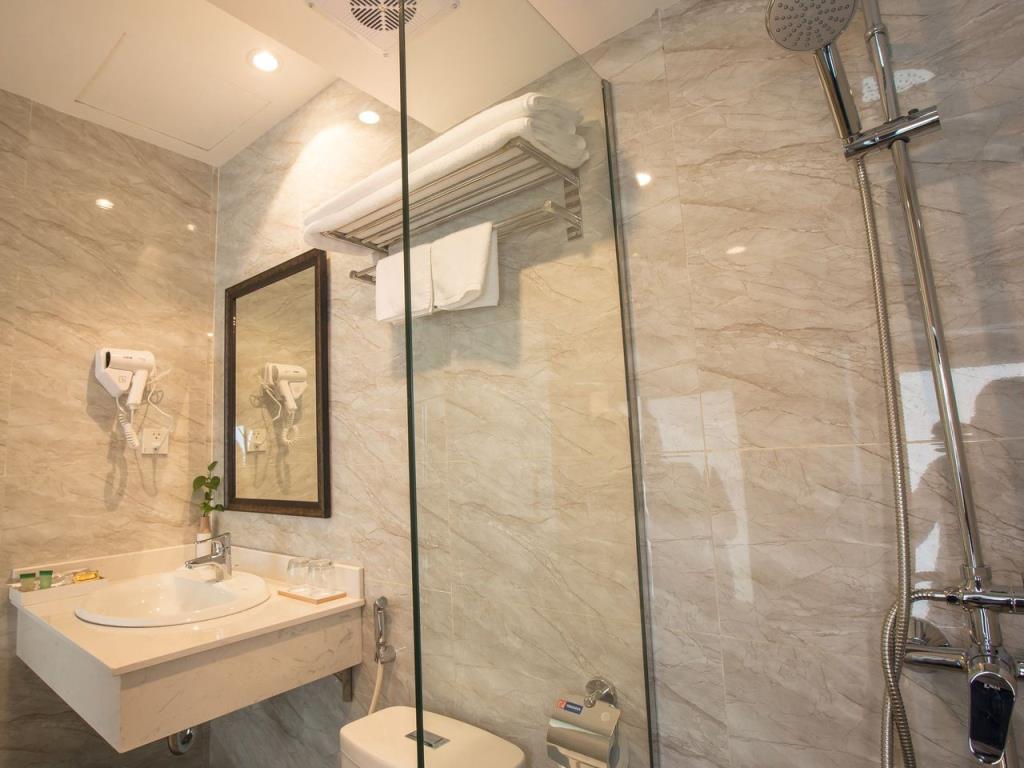 Deluxe Double Room - Khách Sạn Dinh Elegant Hà Nội