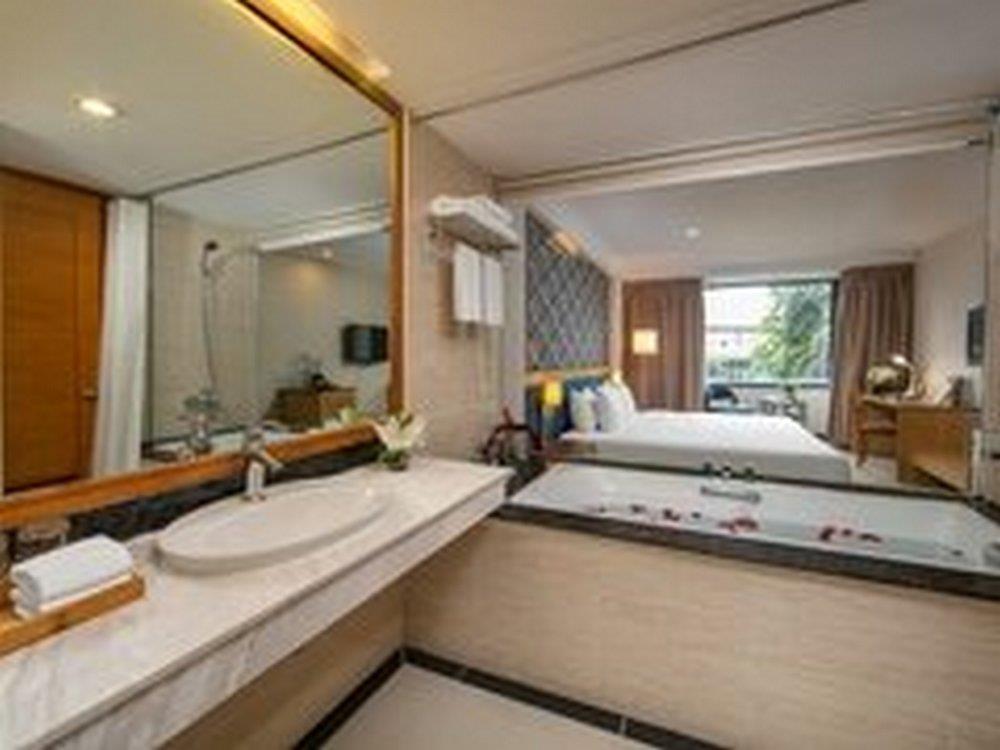 Deluxe Giường Đôi/2 Giường Đơn - Khách sạn La Casa Hà Nội