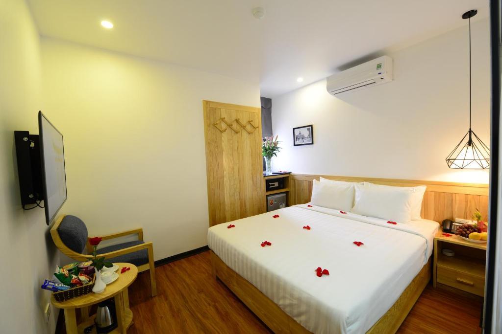 Phòng Superior Giường Đôi - Blue Hà Nội Inn Luxury Hotel & Spa (Blue Hanoi Inn Group)