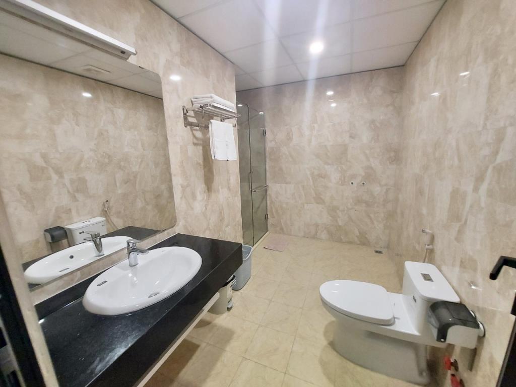 Twin Room With Balcony - HB Hotel & Apartment Lạc Long Quân