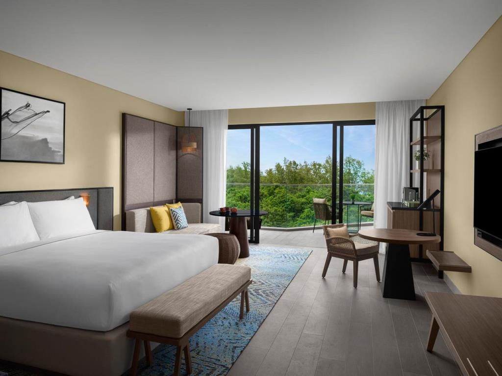 Premium King-Bed Room - Crowne Plaza Phú Quốc Starbay Resort