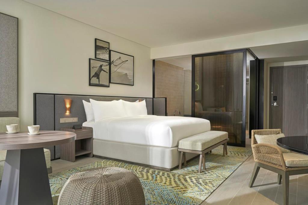 Premium King-Bed Room - Crowne Plaza Phú Quốc Starbay Resort