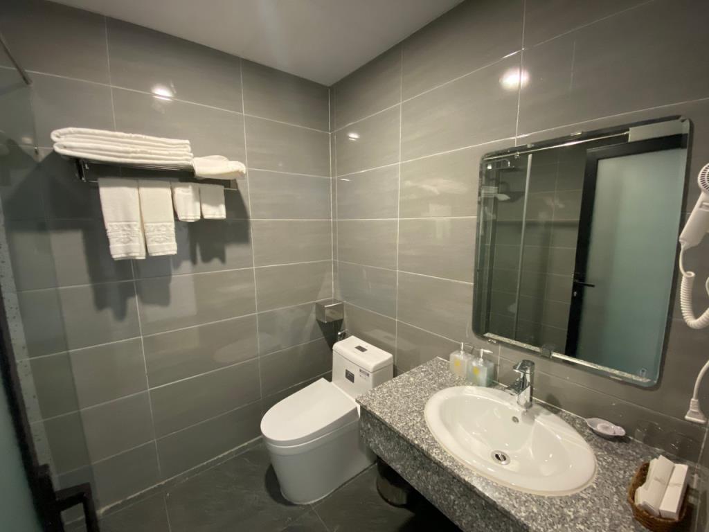 Deluxe King City View Room - Khách sạn Harry Phú Quốc 1