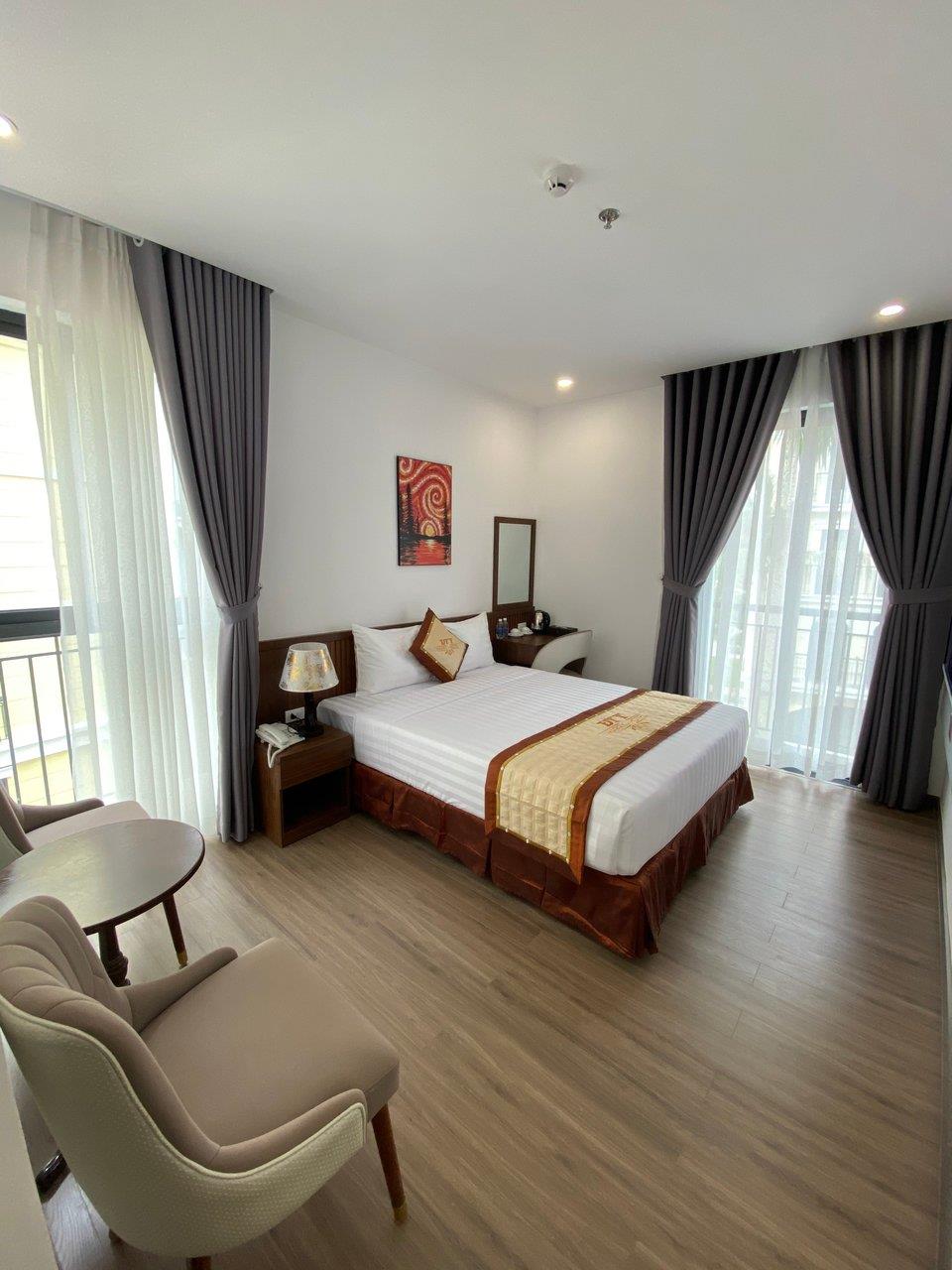 Deluxe King With Balcony And City View Room - Khách sạn Harry Phú Quốc 1