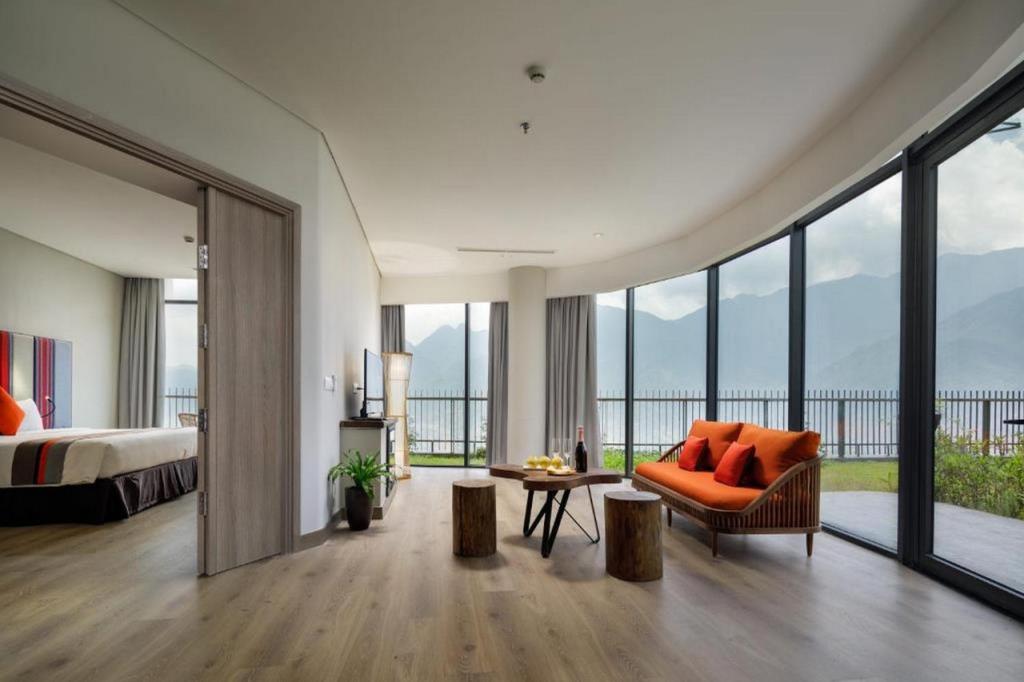 Phòng Red Dao Suite Ban Công Hướng Núi - Khách sạn Pao's Sapa Leisure