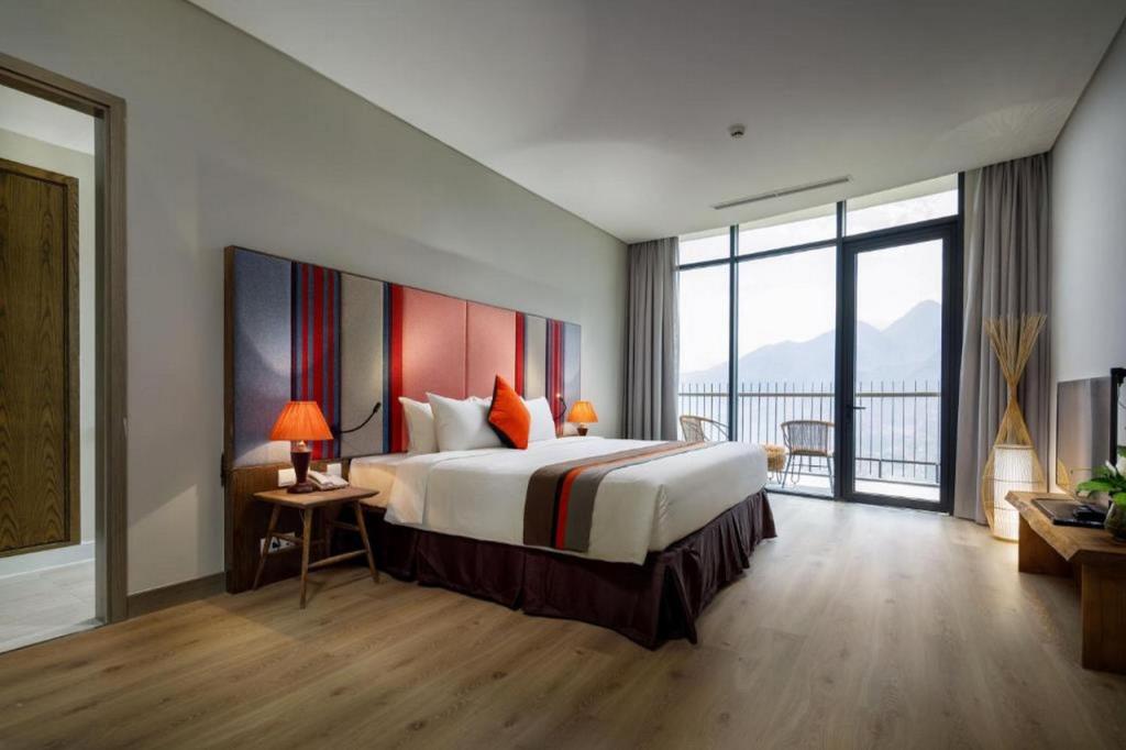 Phòng Red Dao Suite Ban Công Hướng Núi - Khách sạn Pao's Sapa Leisure