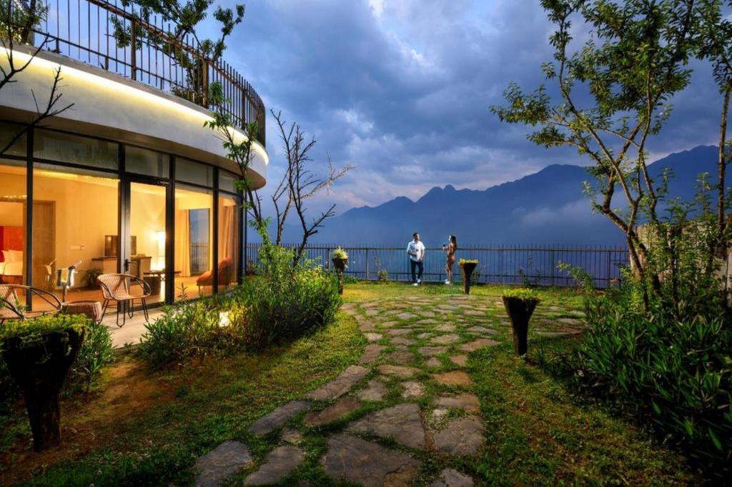 Phòng Red Dao Suite Ban Công Hướng Núi - Khách sạn Pao's Sapa Leisure
