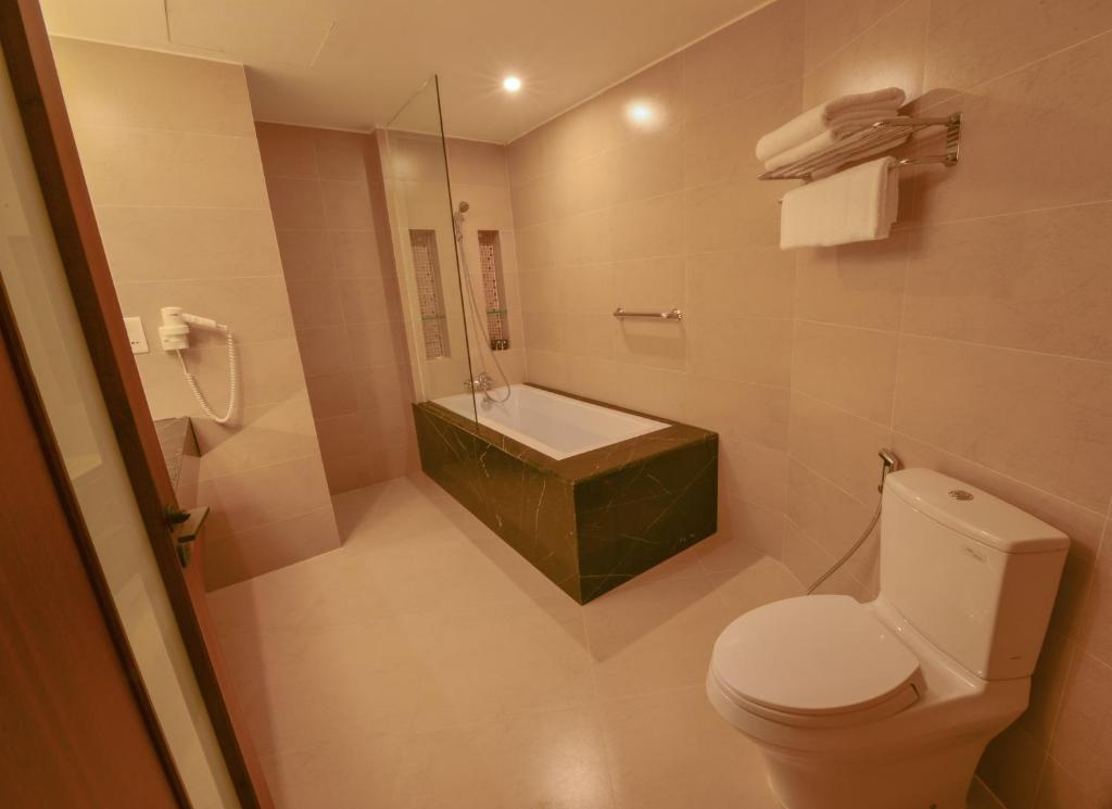 Junior Suite giường đôi - Khách Sạn Aristo International Lào Cai