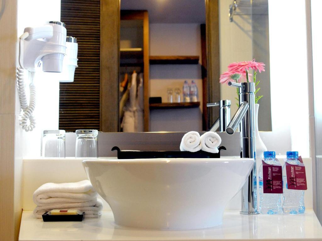 Deluxe Twin River View - Khách sạn Mường Thanh Holiday Huế