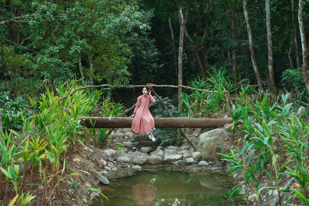 Phòng Deluxe Tòa Hương Mơ/Hương Trầm/Hương Sen - Làng Nương Yên Tử (Thuộc quần thể Legacy Yên Tử - Mgallery)