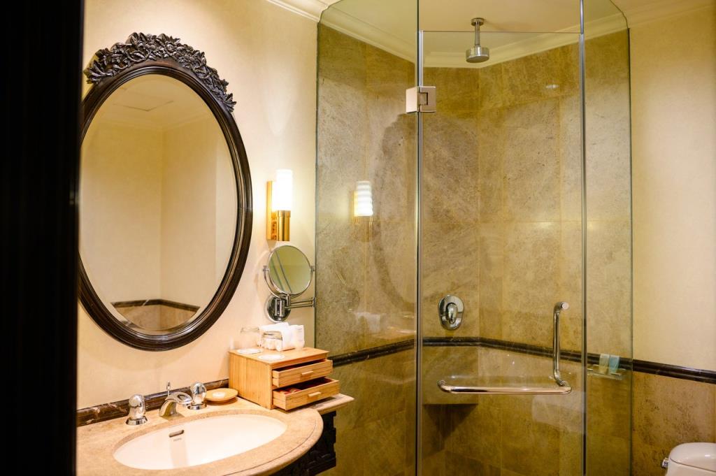 Deluxe City View Queen - Khách Sạn Imperial Huế
