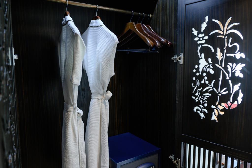 Deluxe City View Twin - Khách Sạn Imperial Huế
