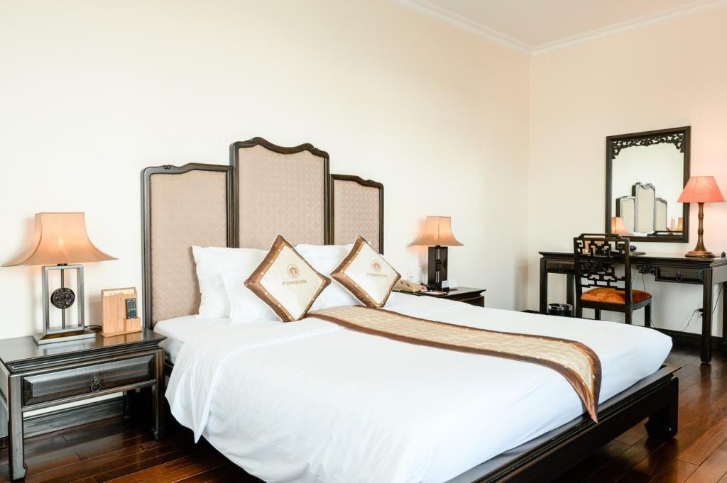 Deluxe River View Queen - Khách Sạn Imperial Huế