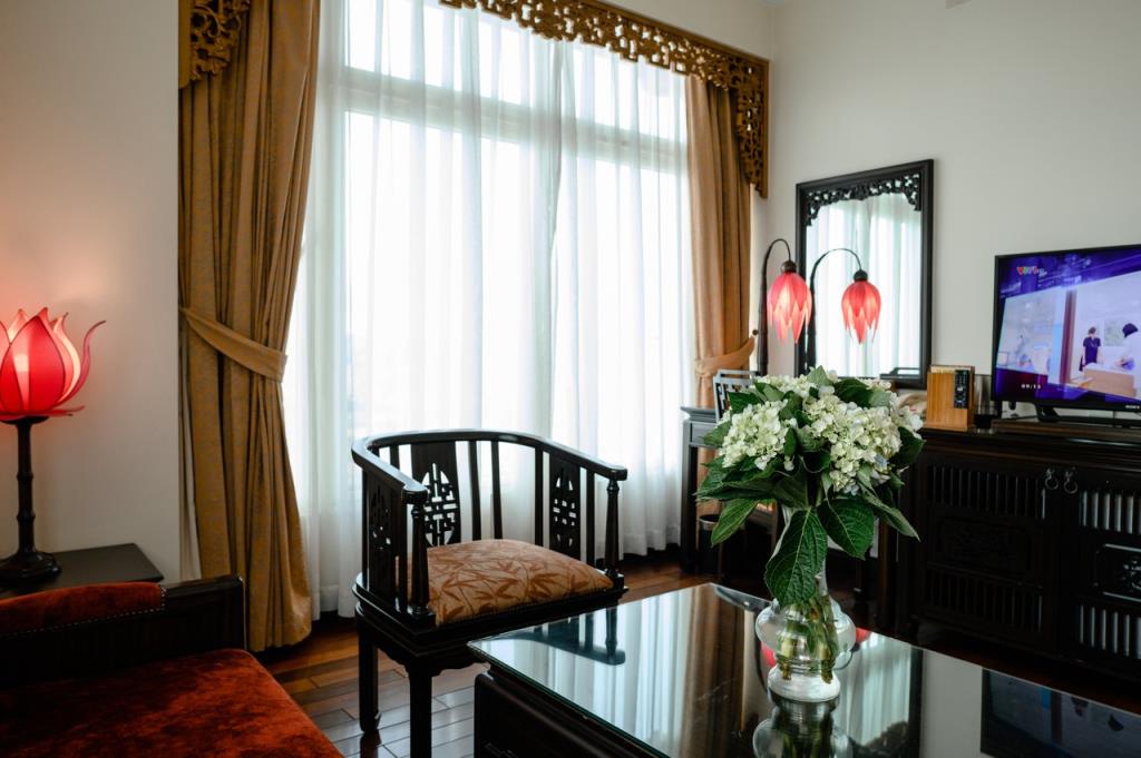 Junior Suite River View Queen - Khách Sạn Imperial Huế