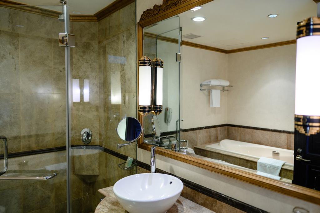 Junior Suite River View Queen - Khách Sạn Imperial Huế