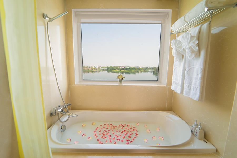 Suite River View - Khách Sạn Century Riverside Huế