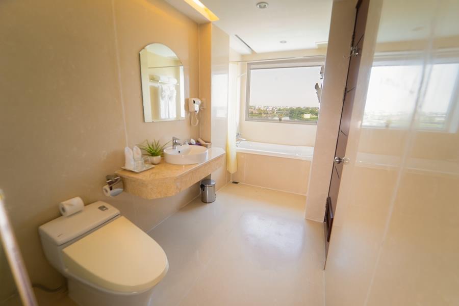 Suite River View - Khách Sạn Century Riverside Huế