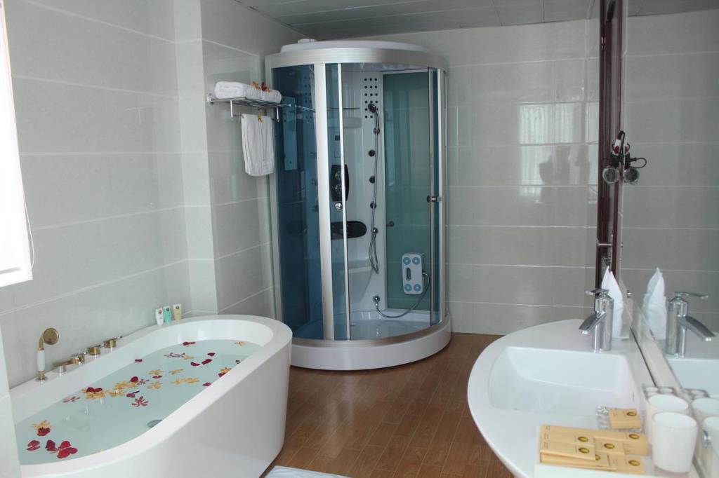 Suite - Khách Sạn Midtown Huế