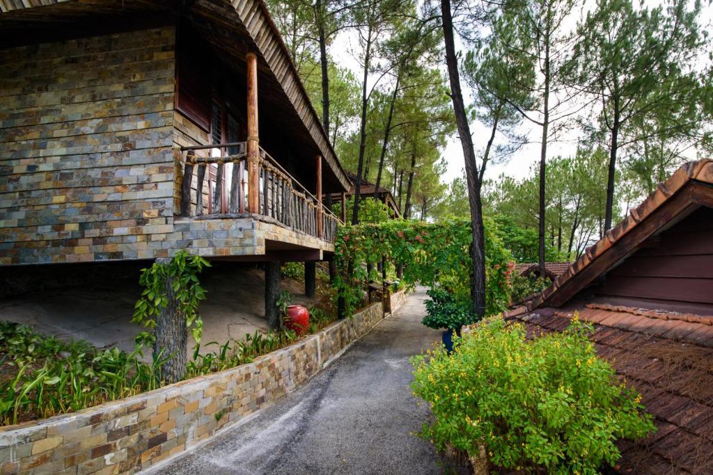 Deluxe Bungalow twin - Sankofa Village Hill Resort and Spa