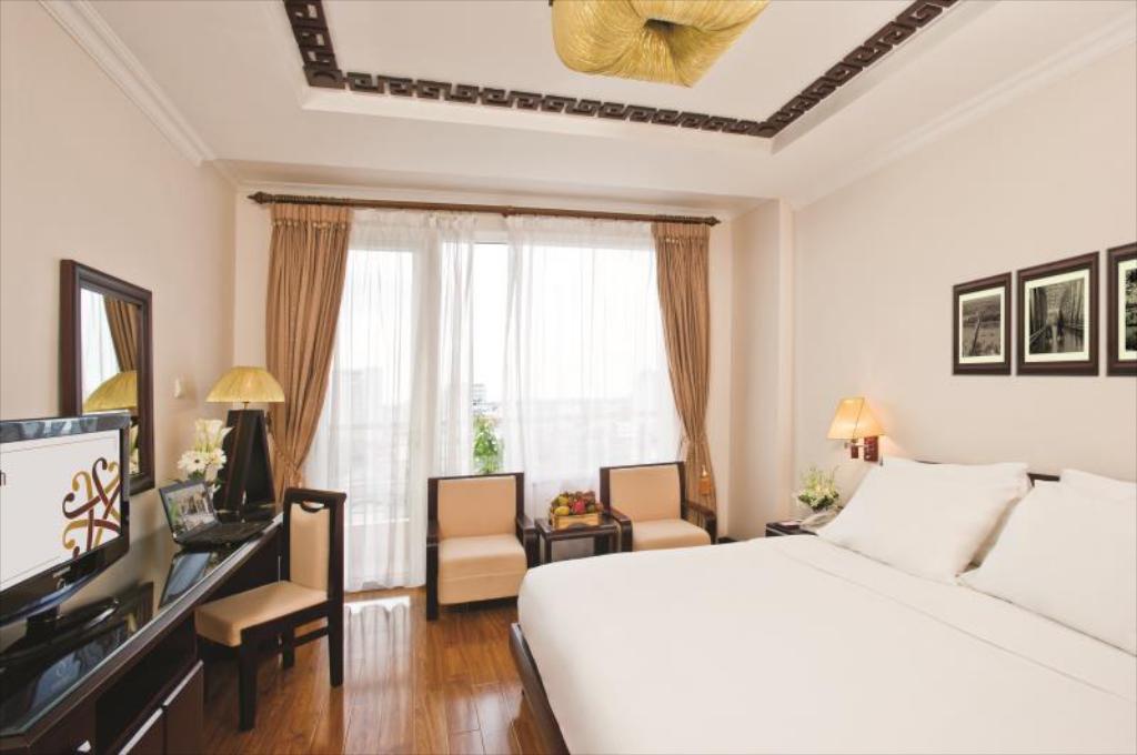 Deluxe Balcony Double - Khách Sạn Cherish Huế