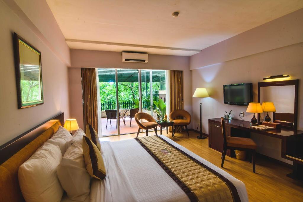 Deluxe City View - Khách Sạn Mondial Huế