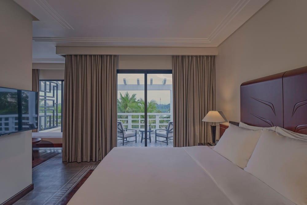 Deluxe River View - Azerai La Residence Huế