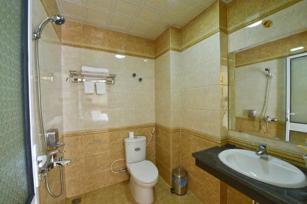Deluxe 2 giường đơn hướng phố (Deluxe Twin) - Khách sạn Sen Trắng Lào Cai