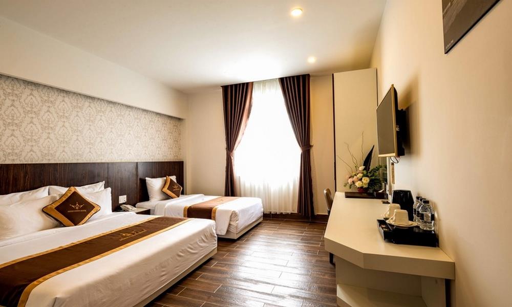 Premium Deluxe Triple - Khách sạn Minh Chiến