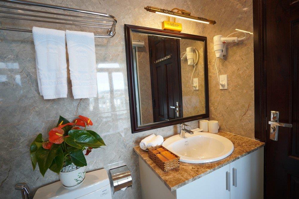 Deluxe Double City View - Khách Sạn New Life Đà Lạt