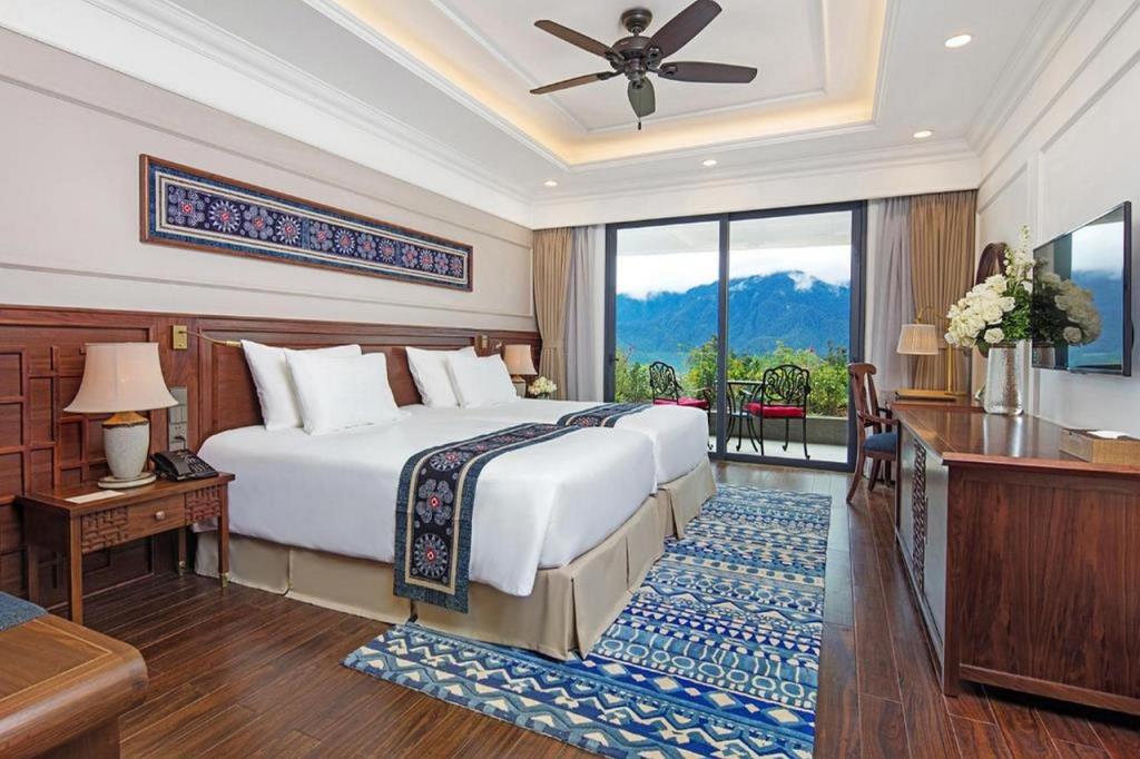 Phòng Cổ điển có ban công hướng núi (Classic Mountain View) - Silk Path Grand Resort & Spa Sapa