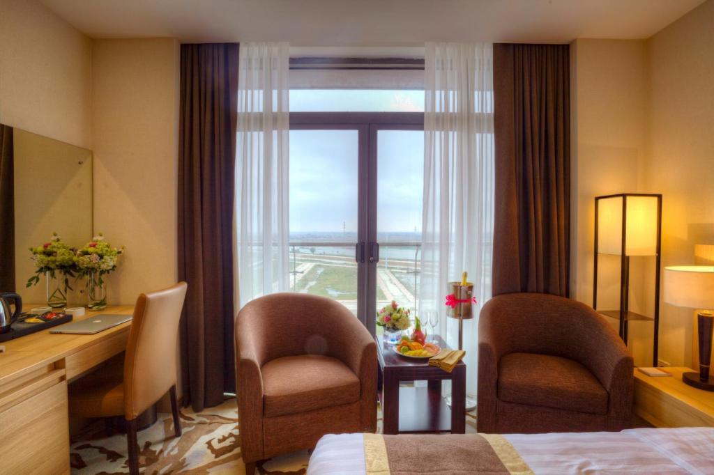 Premium with Balcony - Khách Sạn The Reed Ninh Bình