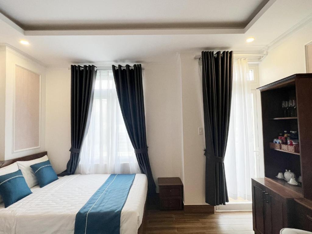 Grand Deluxe Family City View With Balcony Room - Khách Sạn Hodota The Blessed Virgin