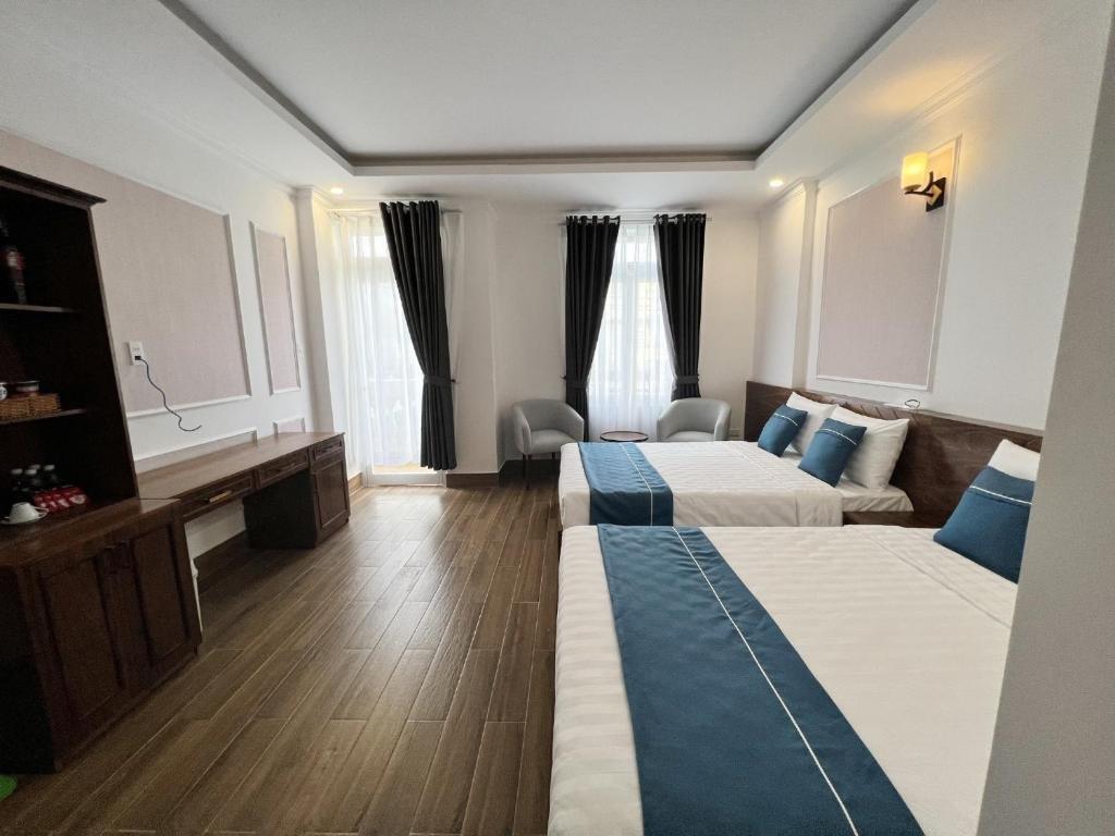 Grand Deluxe Family City View With Balcony Room - Khách Sạn Hodota The Blessed Virgin