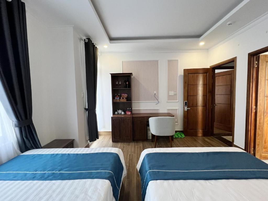 Grand Deluxe Family City View With Balcony Room - Khách Sạn Hodota The Blessed Virgin