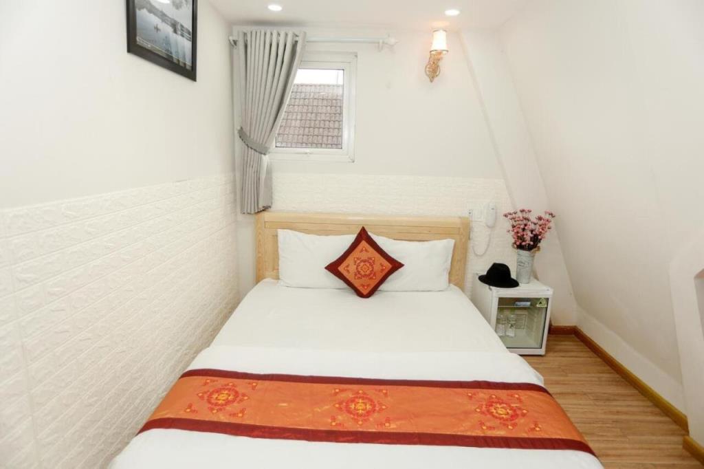 Phòng đơn có view - Khách sạn Cỏ Hồng Đà Lạt