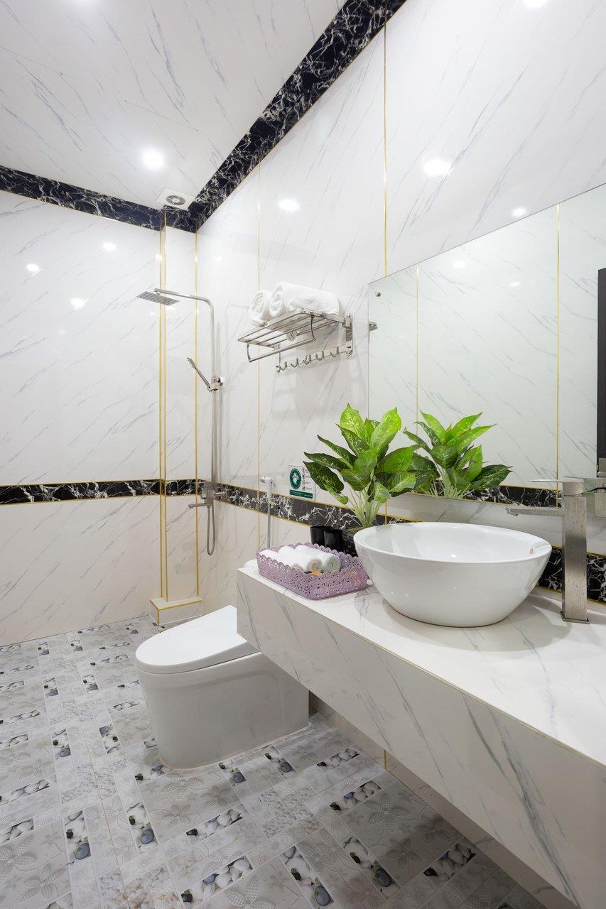 Phòng VIP 4 Người Có Ban Công Hướng Núi - Khách Sạn Tam Cốc Sunshine