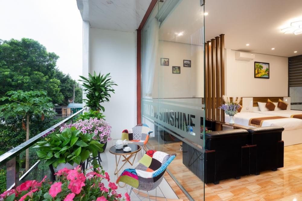 Phòng VIP 4 Người Có Ban Công Hướng Núi - Khách Sạn Tam Cốc Sunshine