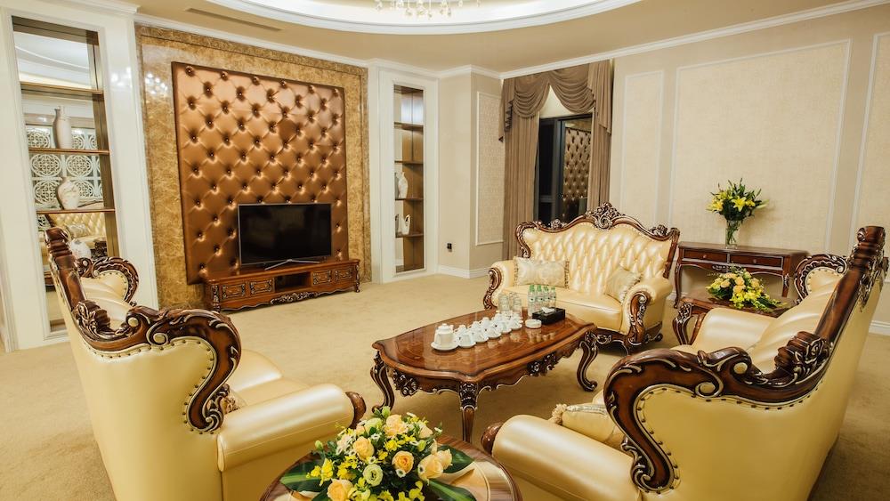 Phòng Suite Royal - Khách sạn Mường Thanh Luxury Phú Thọ