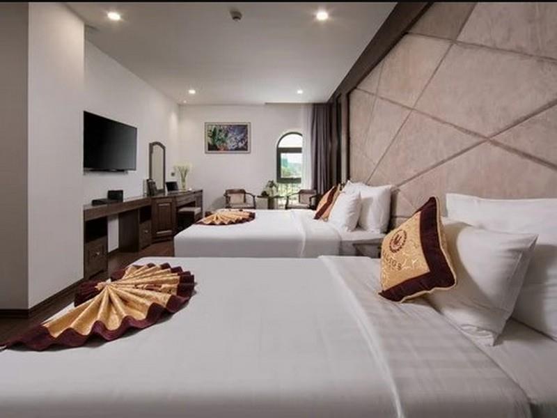 Phòng Junior Suite 1 Giường Lớn Và 1 Giường Đơn Hướng Phố - Khách Sạn Halios Hạ Long