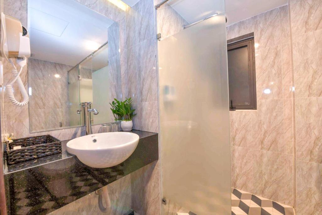 Deluxe Double Partial Ocean View - Khách sạn Fivitel Hội An